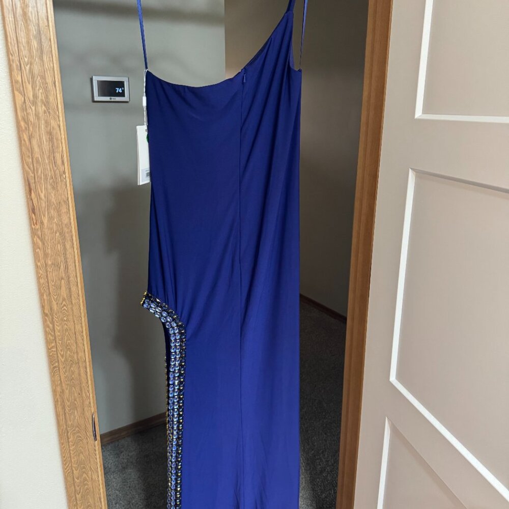 NWT Mac Duggal One Shoulder Gown with Embellished Slit Size M MSRP $358 - Picture 6 of 6